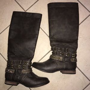Knee high Buckle boots